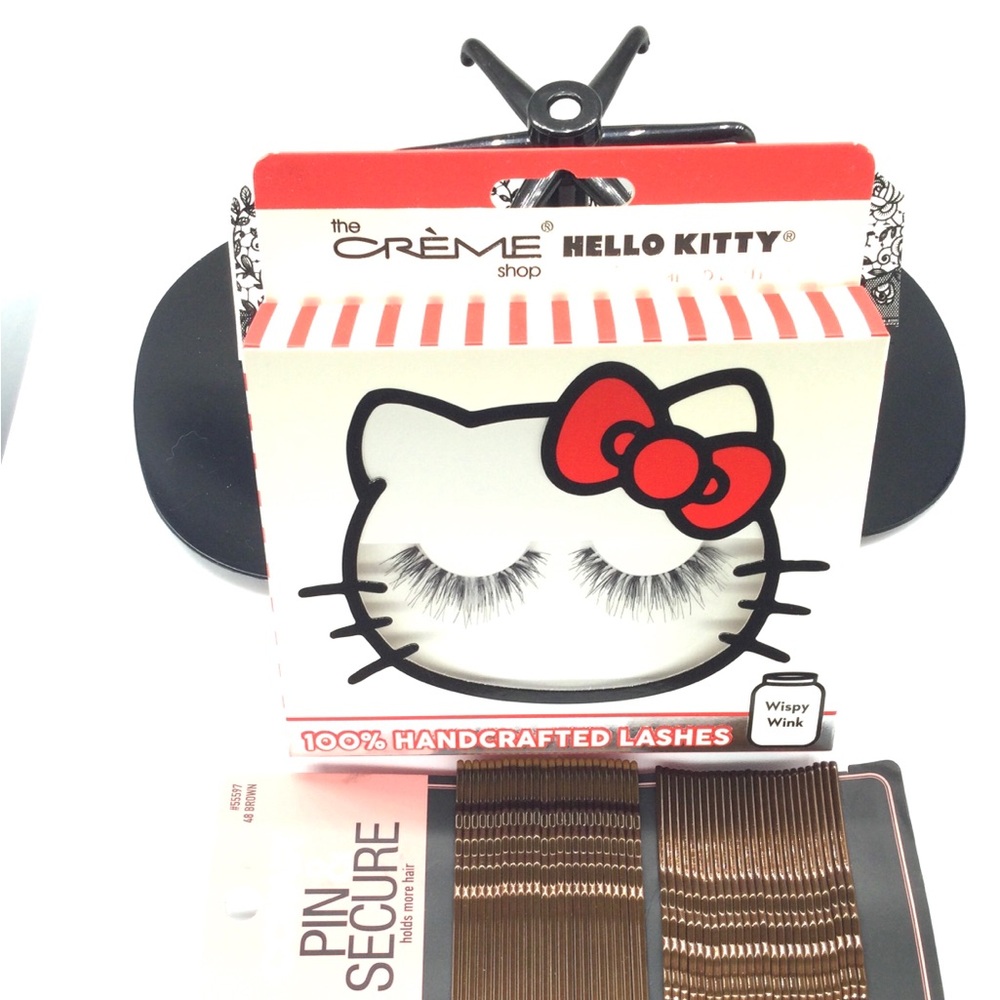 Limited edition Hello Kitty Wispy Wink False Eyelashes Red & White Packaging new